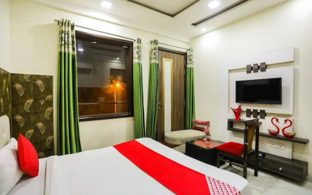 OYO 93550 Season''s Grand