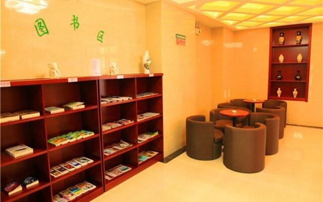Dongfang Ruiji Business Hotel (Shenyang Station Tiexi Square Subway Station)