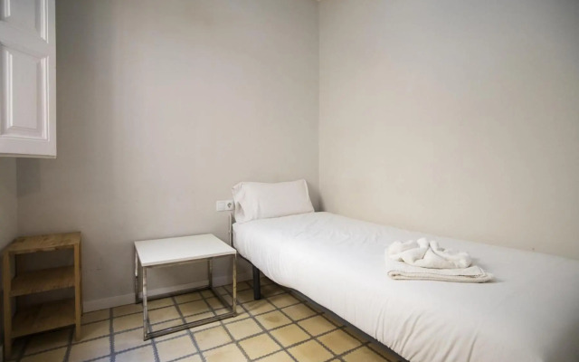 41CB193- Charming rustic apartment