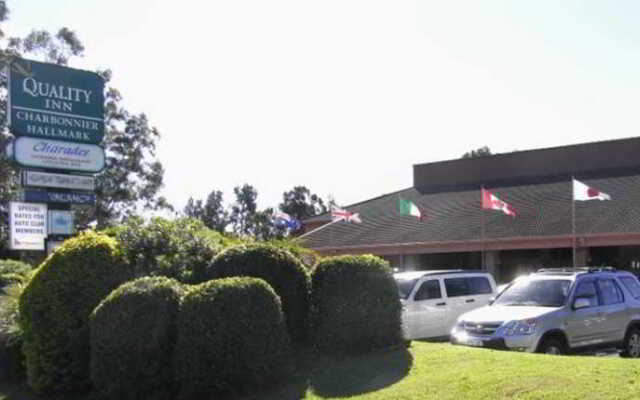 Quality Inn Charbonnier Hallmark