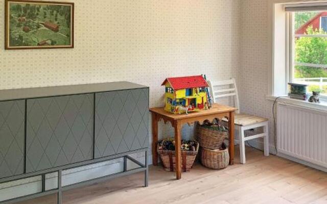 Three-Bedroom Holiday home in Gamleby 2