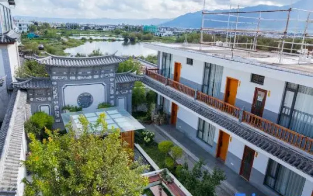 Dali Rural Retreat:A Tranquil Garden Courtyard in Caicun Scenic Area by Erhai Lake