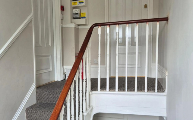 Spacious Two Bedroom Apartment in Westminster