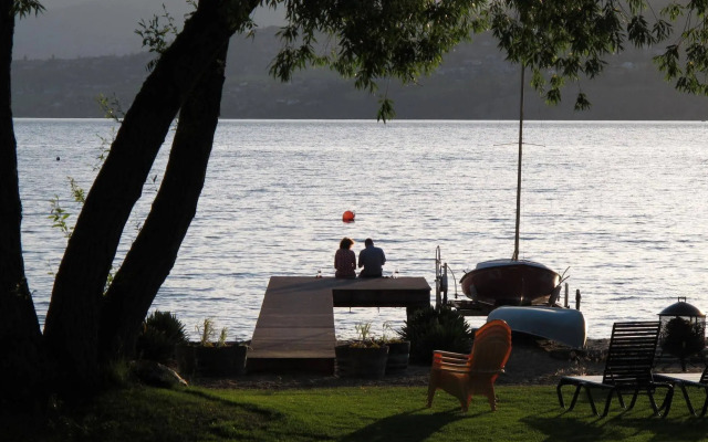Lakeshore Bed & Breakfast