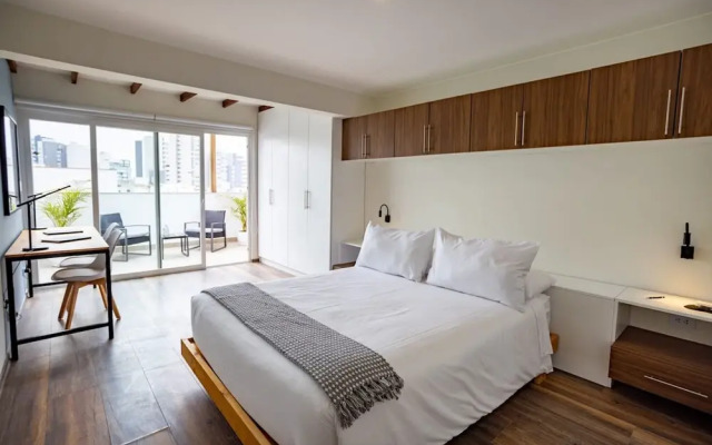 w Great 3BR Duplex With Terrace in Miraflores