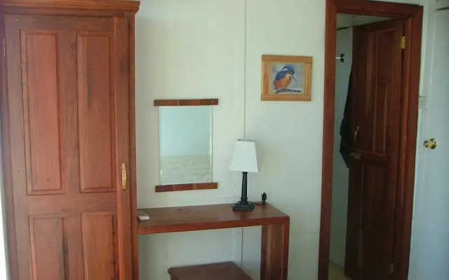 Houseboat With Aircon and Splash Pool - 2128