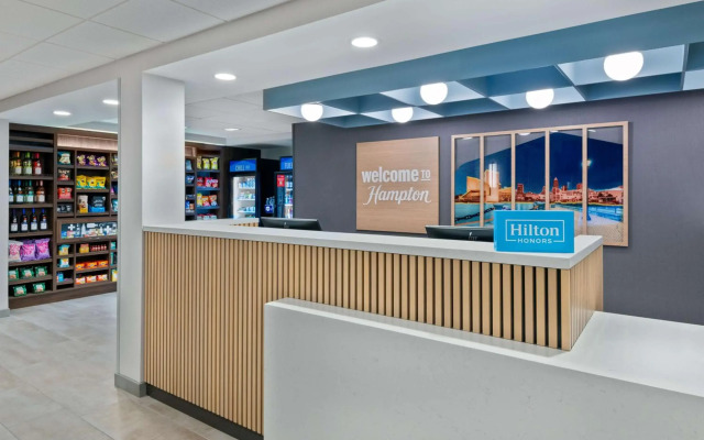 Hampton Inn & Suites Cleveland-Beachwood