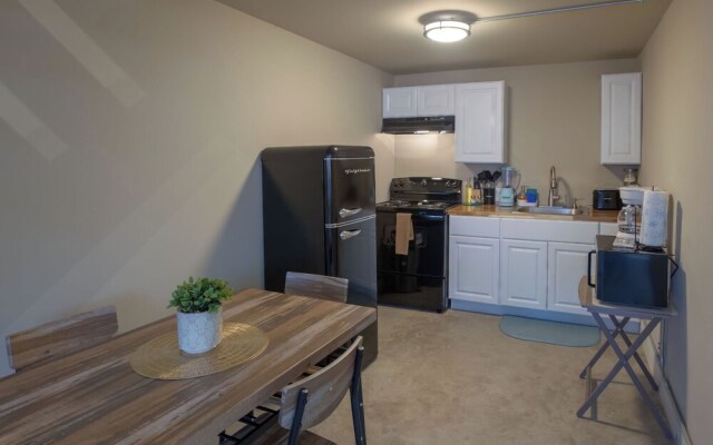 Gorgeous Guesthouse Near Amazing Downtown