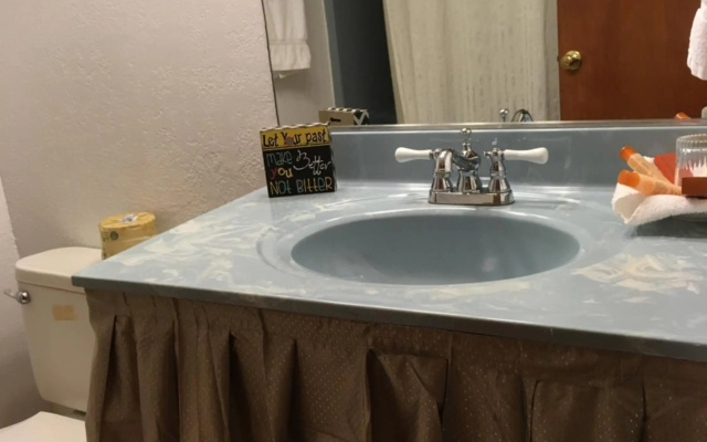 Colts Neck Inn Hotel