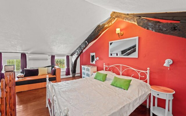 Holiday House Marina