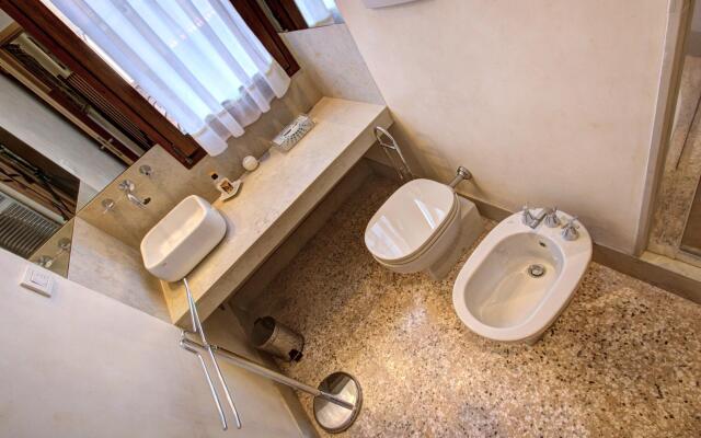 DOGE SPIRAL STAIRS gorgeous, historical, 4pax