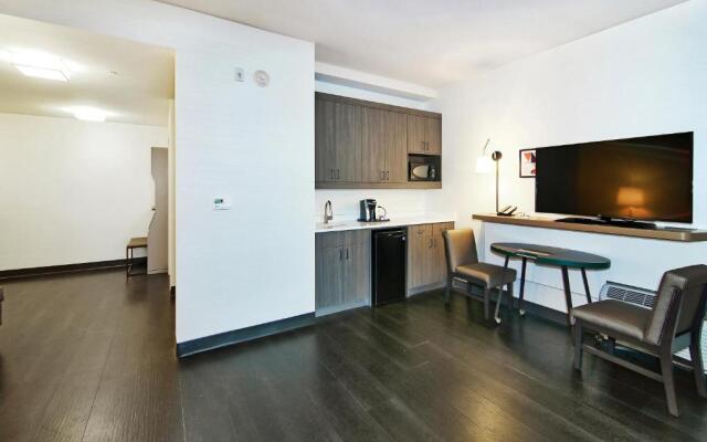 Holiday Inn Hotel & Suites Calgary Airport North by IHG