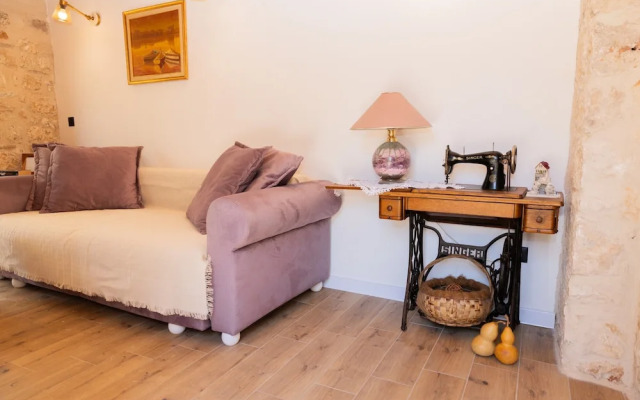 Traditional stone house Tonca