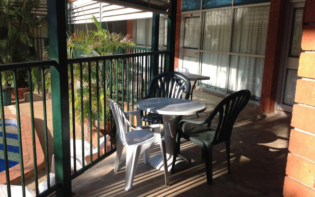 Palms Motel