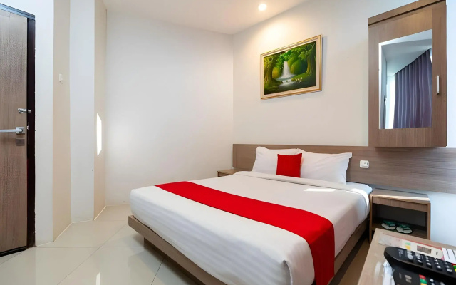 OYO 178 Denata B&B