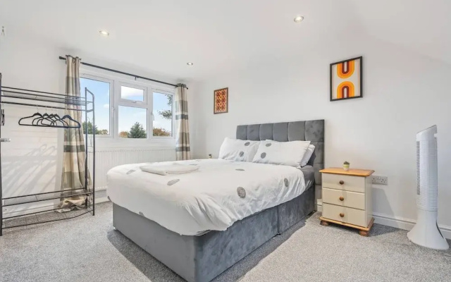 Beautiful 5 Bedroom Home in Coventry 14min to NEC