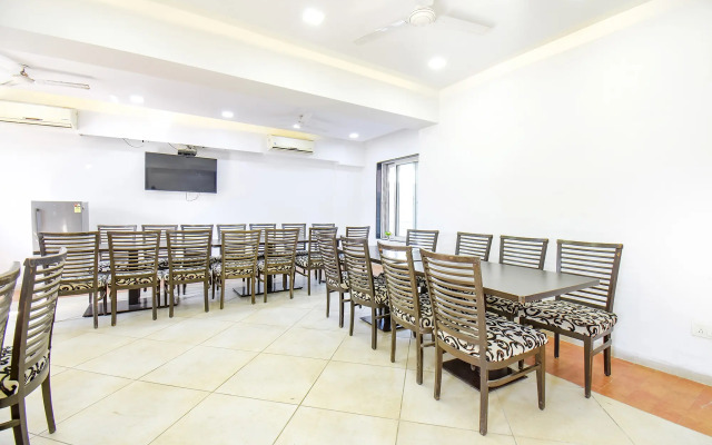 Fabhotel Shree Sai Residency
