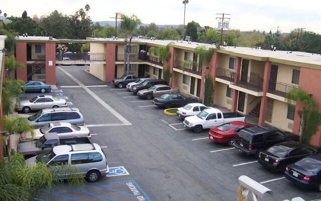 American Inn & Suites