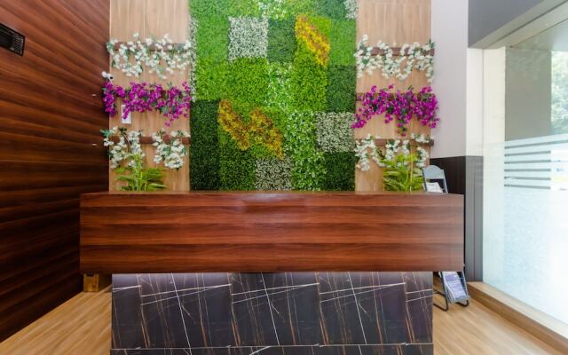 Capital O 29704 Regal International