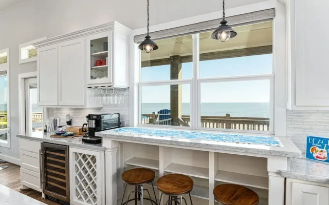 Deja Blue 5 Bedroom Home by RedAwning