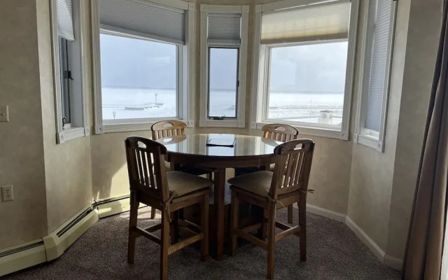 Pier Plaza Lodging