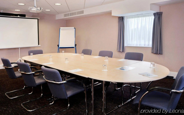 Holiday Inn Express London-Epsom Downs by IHG