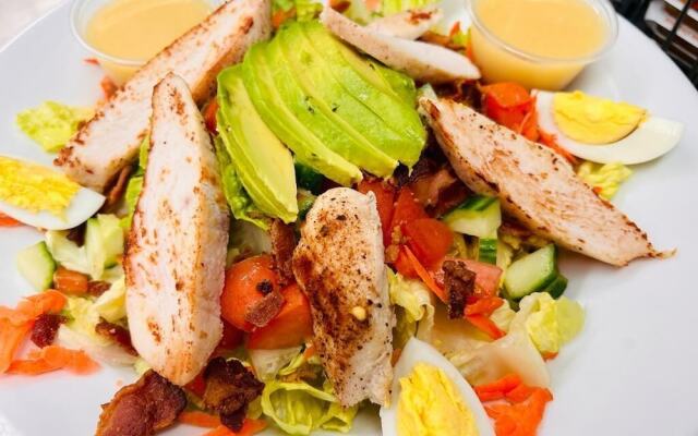 Bears Den Lounge and Motel