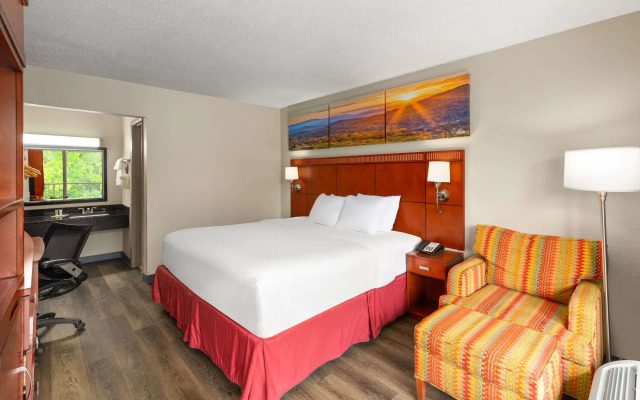 Days Inn by Wyndham Knoxville East