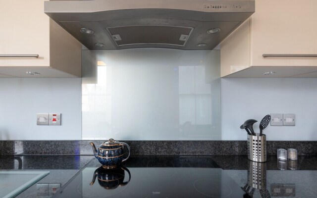 Melrose Lodge 4-bedroom house 1-bed flat