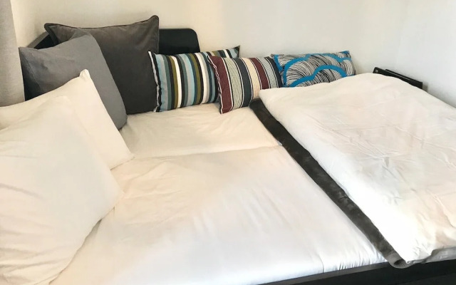 Local Hakata Apartment