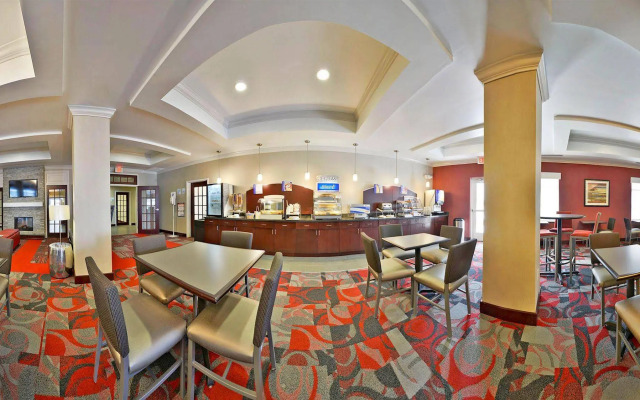 Holiday Inn Express & Suites Utica by IHG