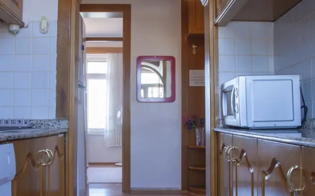 Aheste_simple Sea View Flat in Lovely Old Town
