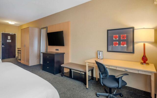 Cambria Hotel Akron - Canton Airport