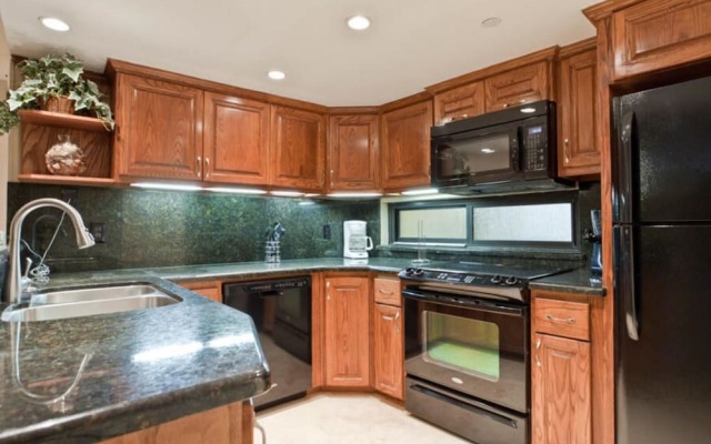 Saida Royale Condominium 9017