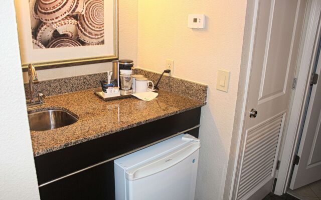 Radisson Suite Hotel Oceanfront