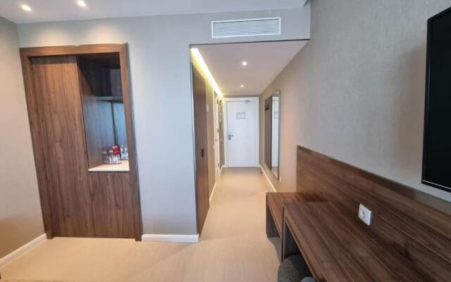 Leo Group BEST STUDIO 2509 Alliance Palace