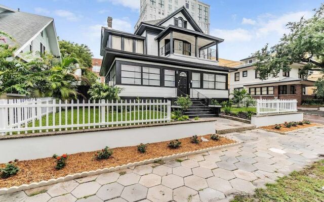 Satoshi Hideout Living