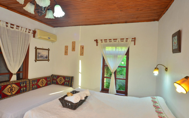 Salkim Konak Agac Evler