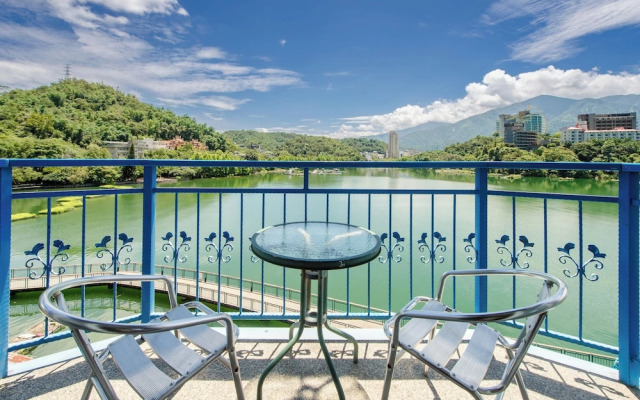 Bishui Shanju Lakeside B&B