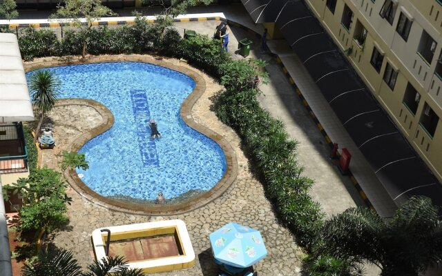 Homey and Simply Studio Room at Kebagusan City Apartment