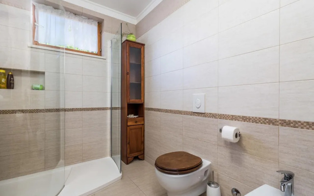 Stunning Home in Ika With 4 Bedrooms and Wifi