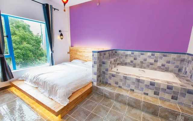 LOHAS Holiday Theme Inn