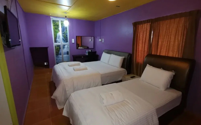 OYO 89951 Maa Hari Hotel