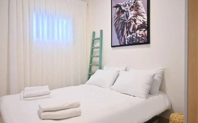Sunny 2BR in Bazel Square by HolyGuest