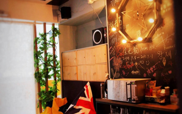 Pandora After 80s Hostel