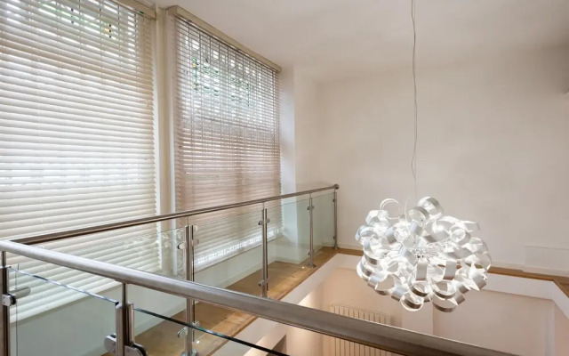 Platinum Apartment in Camden 9946