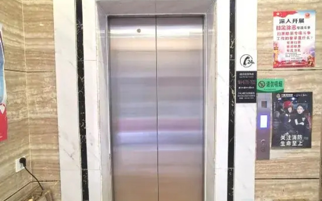 Pinshang Express Chain Hotel (Dongxing Guomen Port)