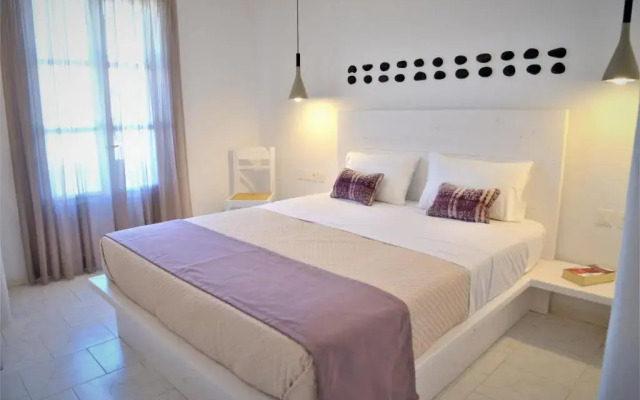 Moraitis Studios Dioni Lux Inn