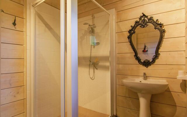 Holiday Home in Oradour sur Vayres with Private Terrace