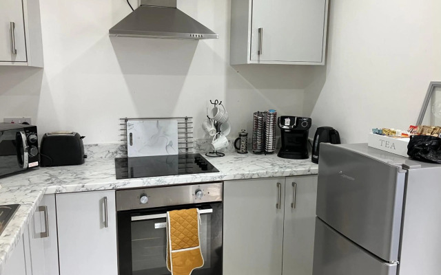 Spacious 2 Bed apartment - Sleeps 6 - Burnham Village